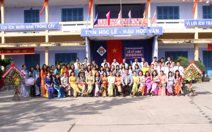 TẬP THỂ GIÁO VIÊN TRƯỜNG THCS ĐINH TIÊN HOÀNG