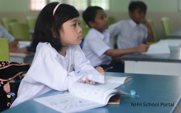 Hoạt động trải nghiệm: Hành trình về địa chỉ đỏ